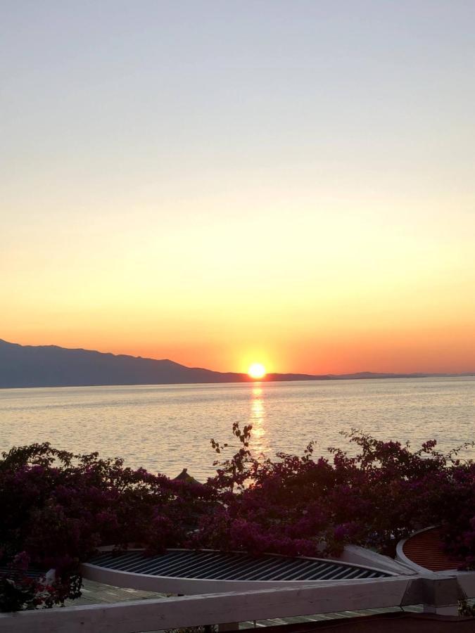 Sunset Apartment Saranda Bay Екстериор снимка